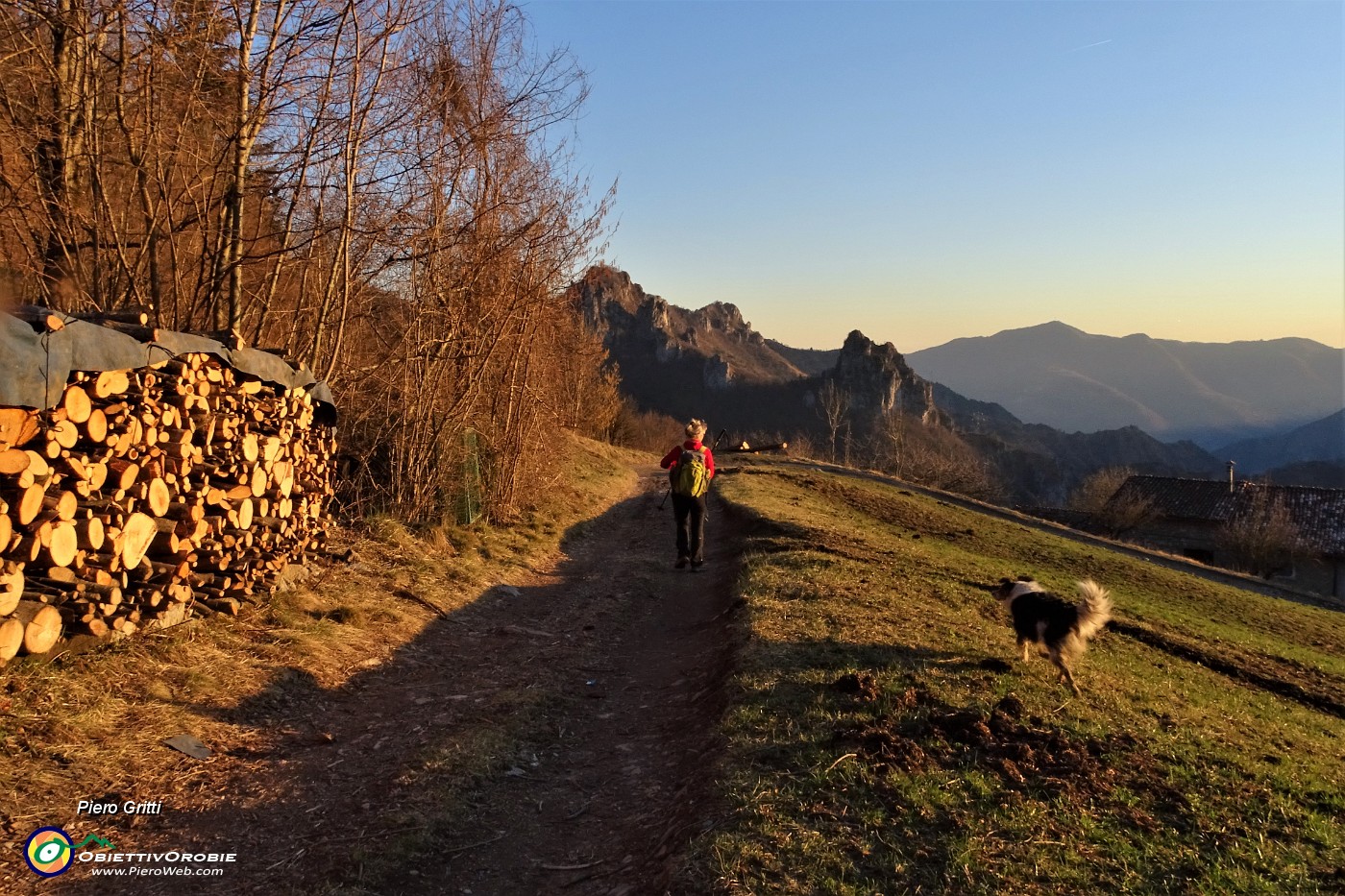 94 Rientriamo nella luce e nei colori del tramonto.JPG